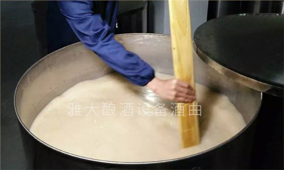 10-夏季用酒廠釀酒設(shè)備液態(tài)發(fā)酵，除3大基礎(chǔ)工作外的6個(gè)細(xì)節(jié)：攪拌