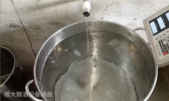 每壇好酒的誕生都需1套專業(yè)釀酒設備來支撐，為什么？-06-出酒