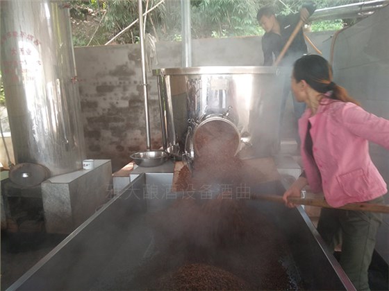 雅大側(cè)開口糧食釀酒設(shè)備