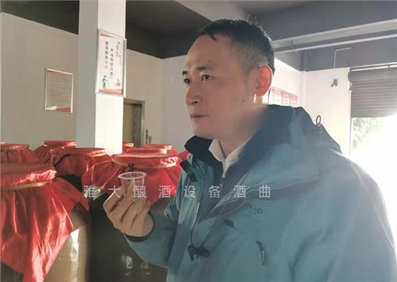 中年男人喝白酒要注意啥？用燒酒設(shè)備做酒的老師傅告訴您答案4