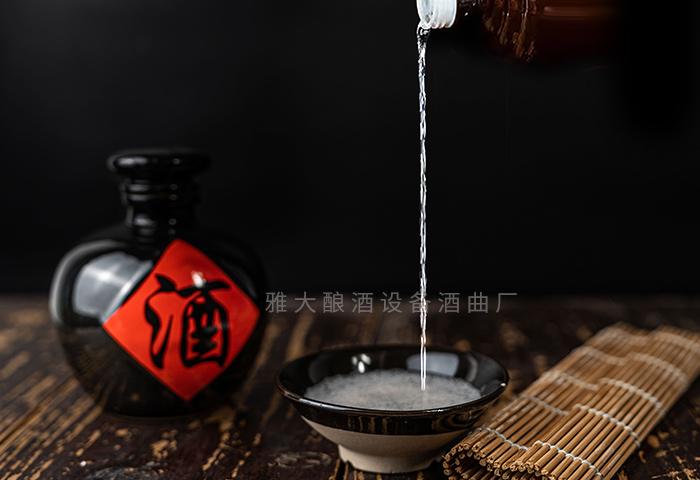 用白酒釀酒設(shè)備做甘蔗酒